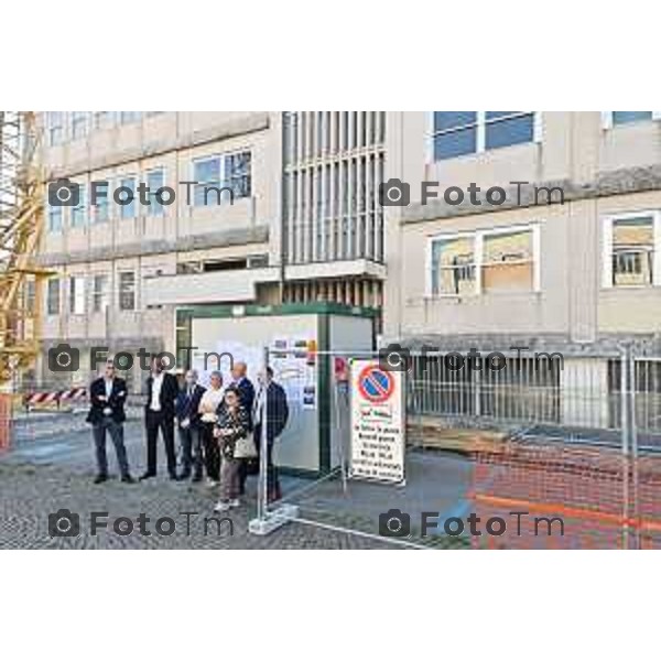 Foto Manzoni Tiziano/LaPresse 27-9-2023 Bergamo Italia - Cronaca - Ponte San Pietro Cantiere dell\'Ospedale e Casa di Comunità di Ponte San Pietro, alla presenza dell\'Assessore Regionale alle Infrastrutture e Opere Pubbliche, Claudia Maria Terzi. Dir Ast Bg Oveste Assemberg e Pirola e ingegner