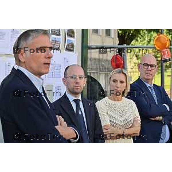 Foto Manzoni Tiziano/LaPresse 27-9-2023 Bergamo Italia - Cronaca - Ponte San Pietro Cantiere dell\'Ospedale e Casa di Comunità di Ponte San Pietro, alla presenza dell\'Assessore Regionale alle Infrastrutture e Opere Pubbliche, Claudia Maria Terzi. Dir Ast Bg Oveste Assemberg e Pirola e ingegner