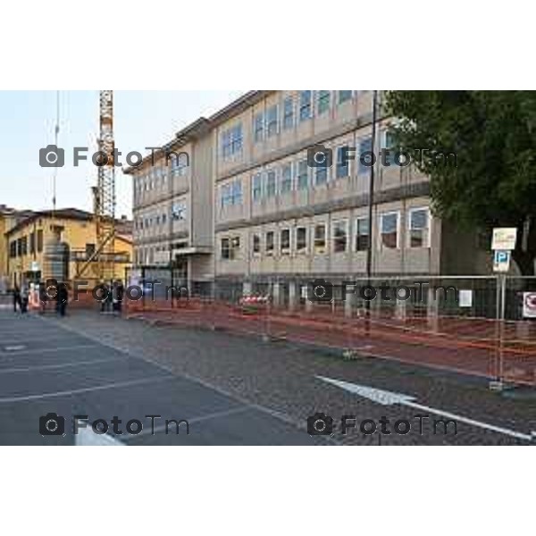 Foto Manzoni Tiziano/LaPresse 27-9-2023 Bergamo Italia - Cronaca - Ponte San Pietro Cantiere dell\'Ospedale e Casa di Comunità di Ponte San Pietro, alla presenza dell\'Assessore Regionale alle Infrastrutture e Opere Pubbliche, Claudia Maria Terzi. Dir Ast Bg Oveste Assemberg e Pirola e ingegner