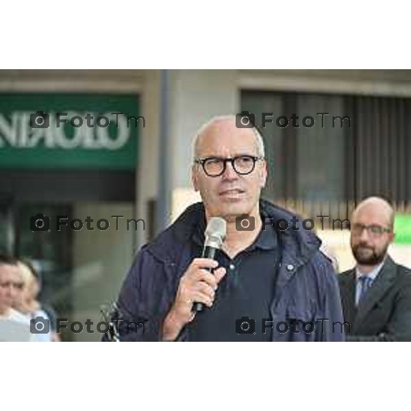 Tiziano Manzoni/LaPresse 30-09- 2023 Bergamo, Italia Cronaca Bergamo Cerimonia di intitolazione del nuovo Largo tra Via Baschenis e Via Palazzolo a Leonardo Caprioli Presidente Associazione Nazionale Alpini -Valesini