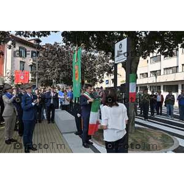 Tiziano Manzoni/LaPresse 30-09- 2023 Bergamo, Italia Cronaca Bergamo Cerimonia di intitolazione del nuovo Largo tra Via Baschenis e Via Palazzolo a Leonardo Caprioli Presidente Associazione Nazionale Alpini -