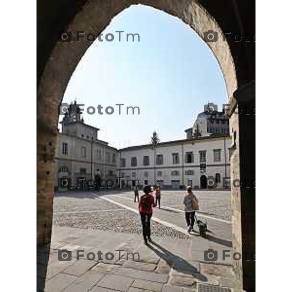 Foto Manzoni Tiziano/LaPresse 02-10-2023 Bergamo Italia - Cronaca - Bergamo Città Alta Piazza cittadella senza auto turisti gente