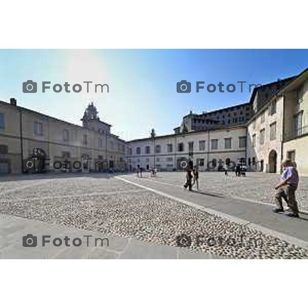 Foto Manzoni Tiziano/LaPresse 02-10-2023 Bergamo Italia - Cronaca - Bergamo Città Alta Piazza cittadella senza auto turisti gente