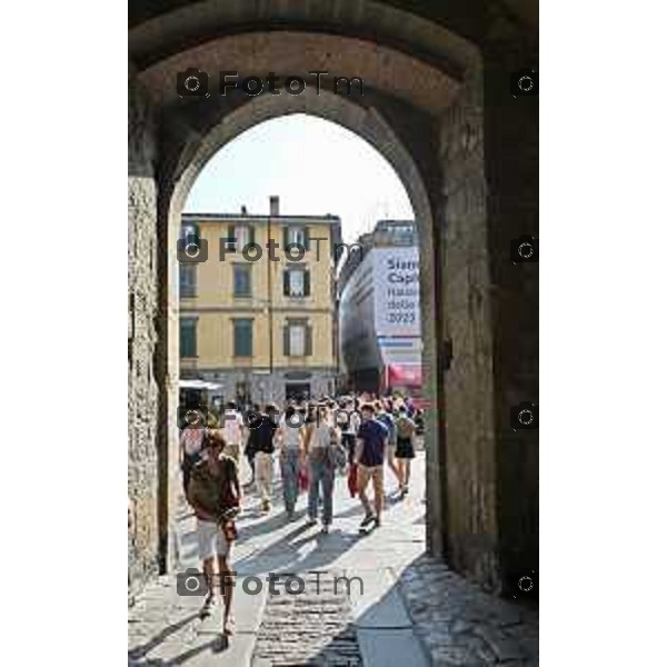 Foto Manzoni Tiziano/LaPresse 02-10-2023 Bergamo Italia - Cronaca - Bergamo Città Alta Piazza cittadella senza auto turisti gente