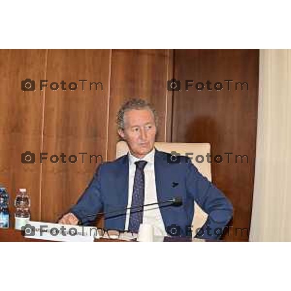 Foto Manzoni Tiziano/LaPresse 5-10-2023 Bergamo Italia - Cronaca - REGIONE LOMBARDIA E ASSOCIAZIONI DI CATEGORIA PROGRAMMANO IL FUTURO DEL COMMERCIO l’assessore lombardo allo Sviluppo Economico Guido Guidesi e i presidenti delle associazioni di categoria Carlo Sangalli (Confcommercio), Carlo Alberto Buttarelli (Federdistribuzione), Gianni Rebecchi (Confesercenti Lombardia) e il vicepresidente della Camera di Commercio Giovanni Zambonel