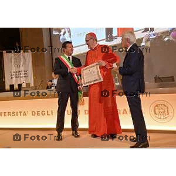 Foto Manzoni Tiziano/LaPresse 7-10-2023Bergamo Italia - Cronaca - Sindaco di Bergamo Giorgio Gori e il Presidente del Consiglio comunale Ferruccio Rota Consiglio comunale straordinario per il conferimento della Cittadinanza Onoraria "Giovanni XXIII" a S.B. Pierbattista Pizzaballa Patriarca di Gerusalemme e dei Latini