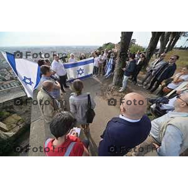 Foto Manzoni Tiziano/LaPresse 14-10-2023 Bergamo Italia - Cronaca - Bergamo Associazione Italia-Israele flashmob di solidarietà al popolo d\'Israele