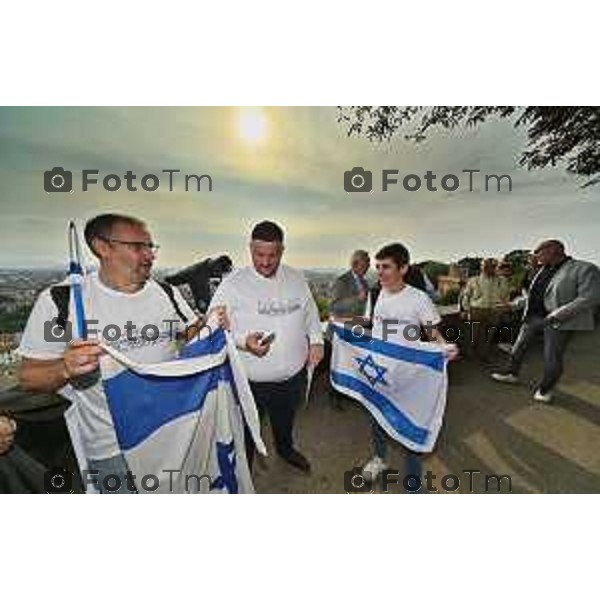 Foto Manzoni Tiziano/LaPresse 14-10-2023 Bergamo Italia - Cronaca - Bergamo Associazione Italia-Israele flashmob di solidarietà al popolo d\'Israele