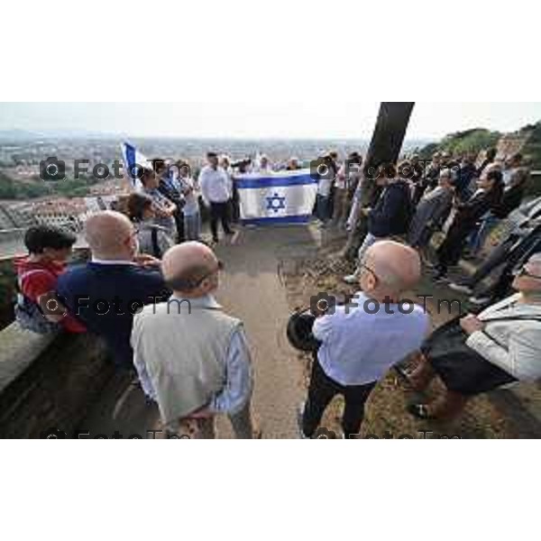 Foto Manzoni Tiziano/LaPresse 14-10-2023 Bergamo Italia - Cronaca - Bergamo Associazione Italia-Israele flashmob di solidarietà al popolo d\'Israele