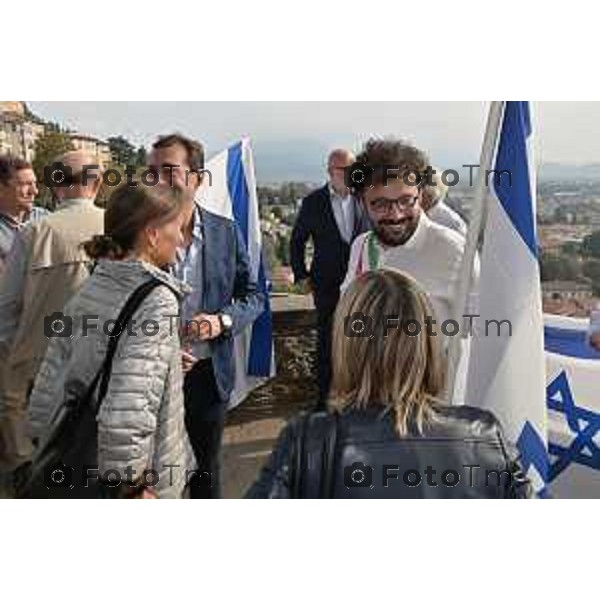 Foto Manzoni Tiziano/LaPresse 14-10-2023 Bergamo Italia - Cronaca - Bergamo Associazione Italia-Israele flashmob di solidarietà al popolo d\'Israele