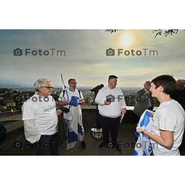 Foto Manzoni Tiziano/LaPresse 14-10-2023 Bergamo Italia - Cronaca - Bergamo Associazione Italia-Israele flashmob di solidarietà al popolo d\'Israele