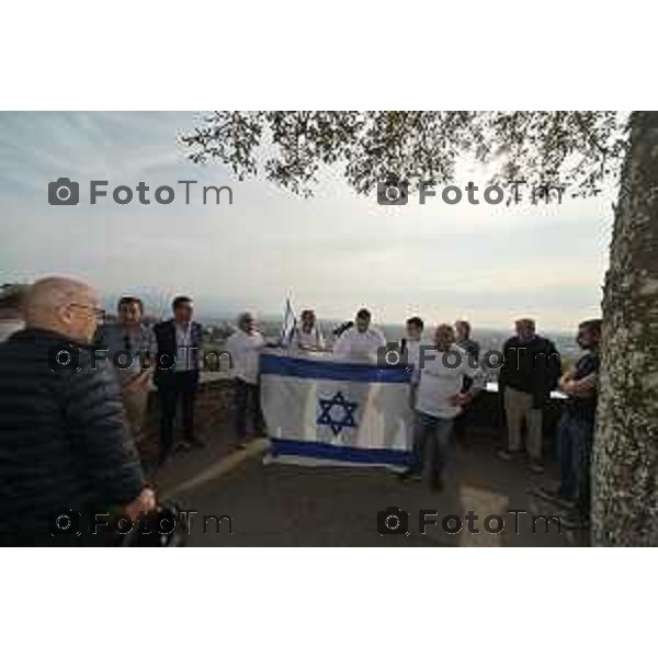 Foto Manzoni Tiziano/LaPresse 14-10-2023 Bergamo Italia - Cronaca - Bergamo Associazione Italia-Israele flashmob di solidarietà al popolo d\'Israele