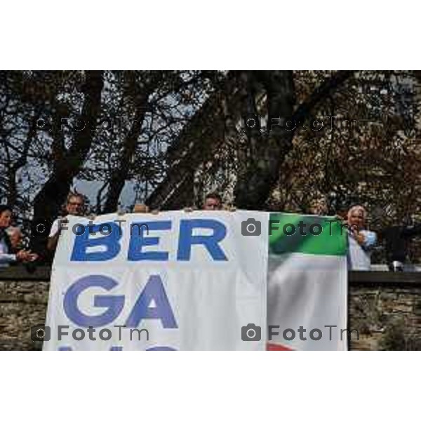 Foto Manzoni Tiziano/LaPresse 14-10-2023 Bergamo Italia - Cronaca - Bergamo Associazione Italia-Israele flashmob di solidarietà al popolo d\'Israele