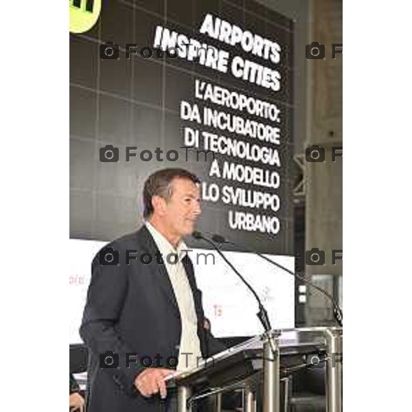 Tiziano Manzoni/LaPresse 19-10- 2023 Bergamo, Italia Cronaca convegno promosso da DomusAir “AIRPORTS INSPIRE CITIES. L’AEROPORTO: DA INCUBATORE DI TECNOLOGIA A MODELLO PER LO SVILUPPO URBANO”, Giorgio Gori