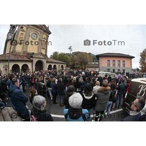 Tiziano Manzoni/LaPresse 20-10- 2023 Bergamo, Italia Cronaca Bergamo Selvino Bg funerale Diego Bertocchi sindaco del paese