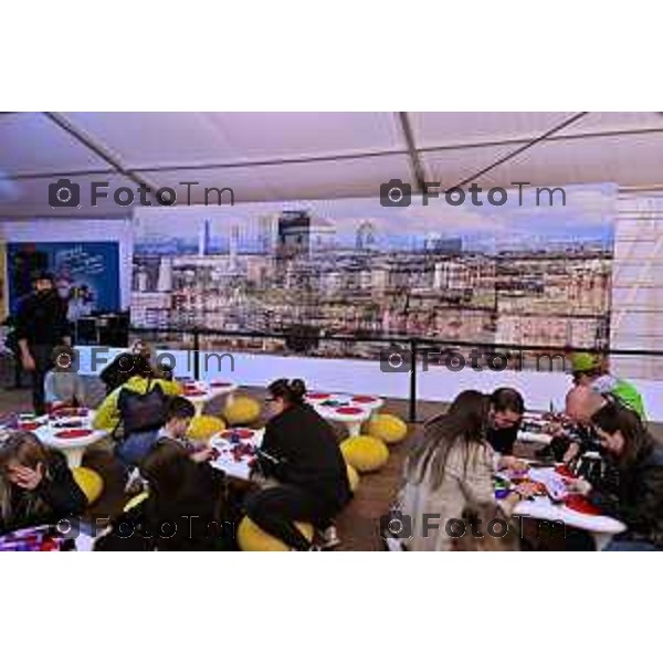 Foto Manzoni Tiziano/LaPresse 28-10-2023Bergamo Italia - Cronaca -Bergamo Fiera Campionaria mosaico in mattoncini LEGO più grande al mondo, Guinness World Record e simbolo dell\'unione delle città di Bergamo e Brescia, Capitali della Cultura 2023.