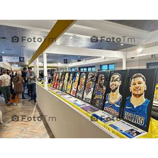 Foto Manzoni Tiziano/LaPresse 28-10-2023Bergamo Italia - Cronaca -Bergamo Fiera Campionaria mosaico in mattoncini LEGO più grande al mondo, Guinness World Record e simbolo dell\'unione delle città di Bergamo e Brescia, Capitali della Cultura 2023.