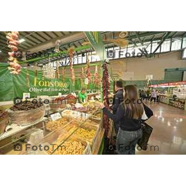 Foto Manzoni Tiziano/LaPresse 28-10-2023Bergamo Italia - Cronaca -Bergamo Fiera Campionaria mosaico in mattoncini LEGO più grande al mondo, Guinness World Record e simbolo dell\'unione delle città di Bergamo e Brescia, Capitali della Cultura 2023.