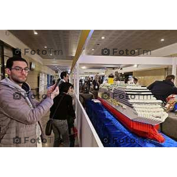 Foto Manzoni Tiziano/LaPresse 28-10-2023Bergamo Italia - Cronaca -Bergamo Fiera Campionaria mosaico in mattoncini LEGO più grande al mondo, Guinness World Record e simbolo dell\'unione delle città di Bergamo e Brescia, Capitali della Cultura 2023.