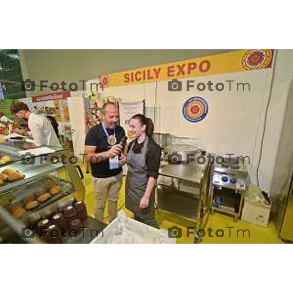 Foto Manzoni Tiziano/LaPresse 28-10-2023Bergamo Italia - Cronaca -Bergamo Fiera Campionaria mosaico in mattoncini LEGO più grande al mondo, Guinness World Record e simbolo dell\'unione delle città di Bergamo e Brescia, Capitali della Cultura 2023.