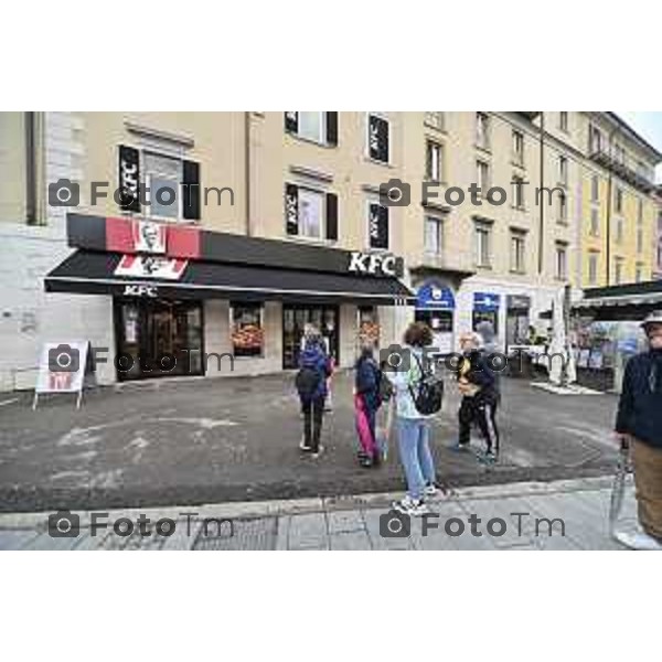 Foto Manzoni Tiziano/LaPresse 31-10-2023 Bergamo Italia- Cronaca Bergamo apertura KFC negli spazi del fu Nessi in porta nuova