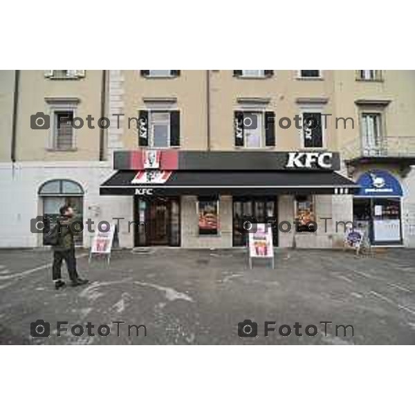 Foto Manzoni Tiziano/LaPresse 31-10-2023 Bergamo Italia- Cronaca Bergamo apertura KFC negli spazi del fu Nessi in porta nuova