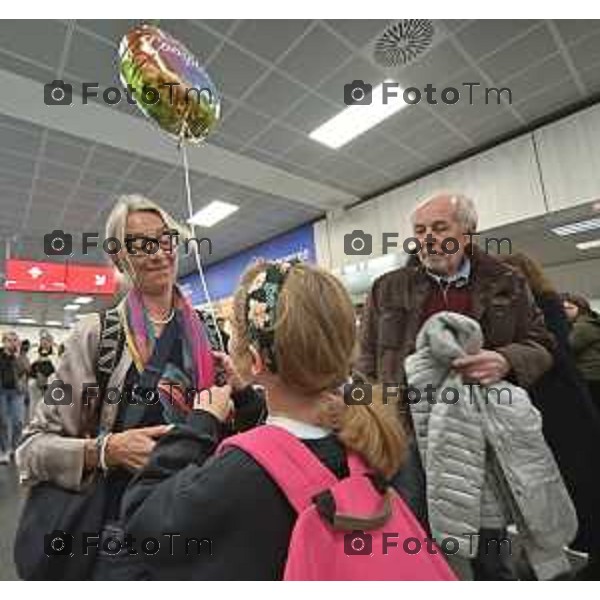 3-11-2023 Bergamo Italia- Cronaca Giuditta Brattini, la cooperante bresciana che da oltre 20 anni è a fianco dei palestinesi più bisognosi è tornata in Italia. È arrivata alle 11.30 all’aeroporto di Orio al Serio. Ad attenderla il marito Mauro Tosi,