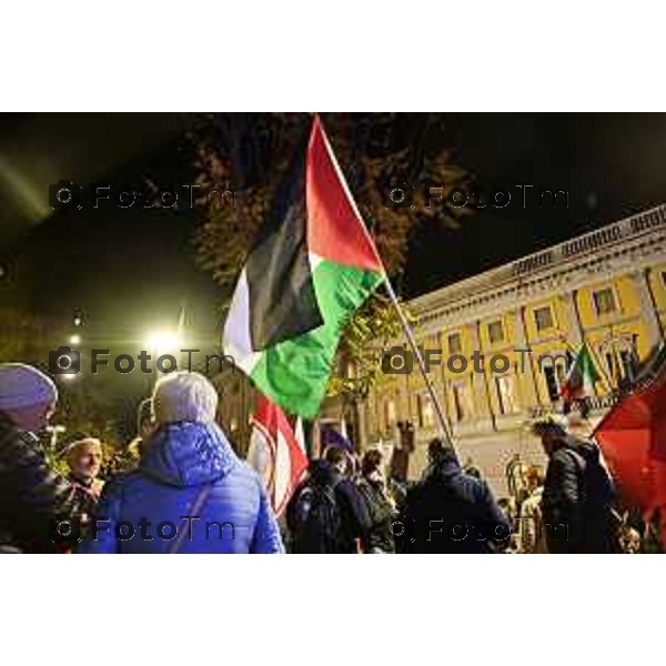 Tiziano Manzoni/LaPresse 3-11- 2023 Bergamo, Italia Cronaca presidio della Rete Bergamasca Pace e Disarmo per chiedere il cessate il fuoco e la fine delle ostilità a Gaza e in Israele