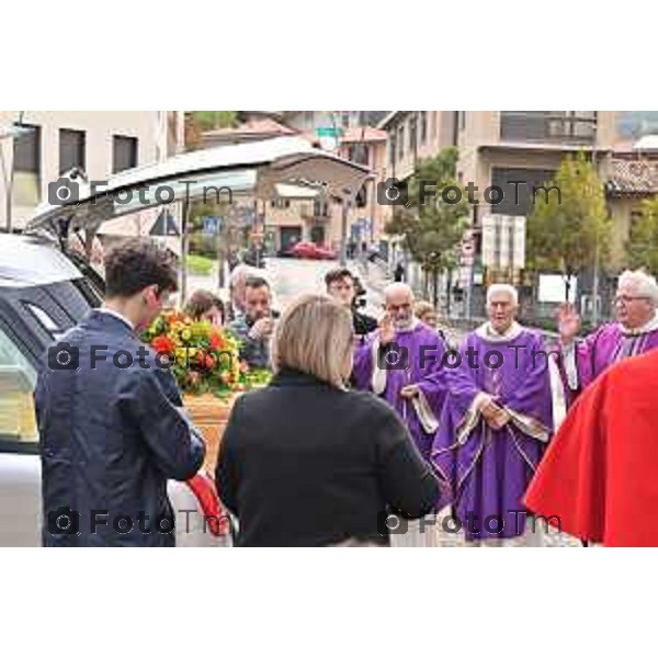 Foto Manzoni Tiziano/LaPresse 4-11-2023 Bergamo Italia- Cronaca Nmbro Bg Funerale di Giuseppe Lombardini, ucciso dal figlio Matteo