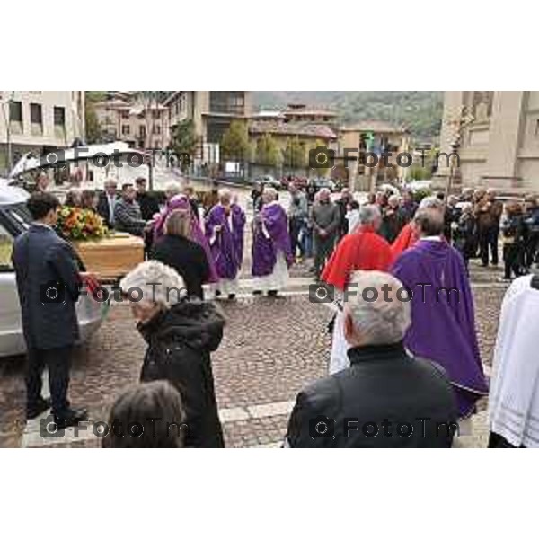 Foto Manzoni Tiziano/LaPresse 4-11-2023 Bergamo Italia- Cronaca Nmbro Bg Funerale di Giuseppe Lombardini, ucciso dal figlio Matteo