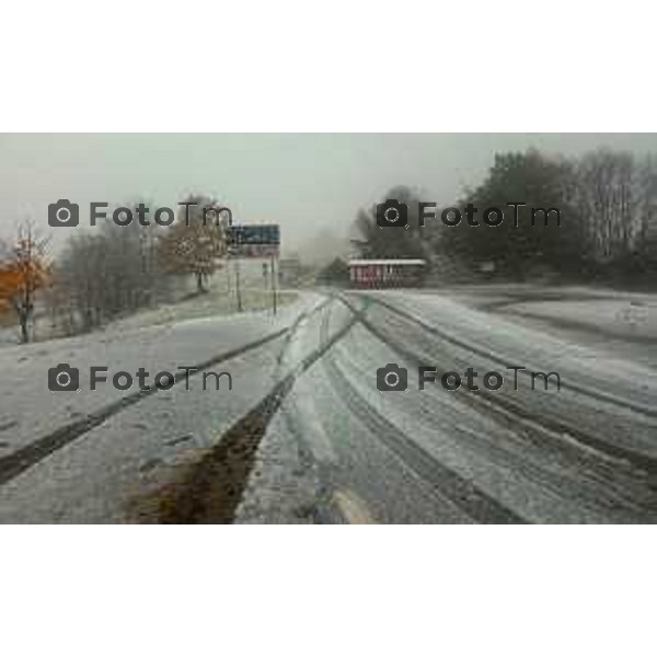 Foto Manzoni Tiziano/LaPresse 6-11-2023 Bergamo Italia- CronacaBergamo Valcava la prima neve 2023