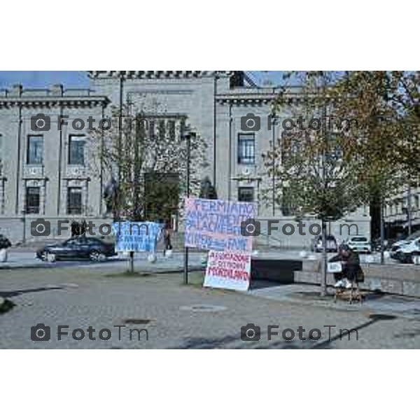 Foto Manzoni Tiziano/LaPresse 10-11-2023 Bergamo Italia- Cronaca Bergamo protesta contro il palazetto sciopero della fame Orio Zaffanella mordilavita