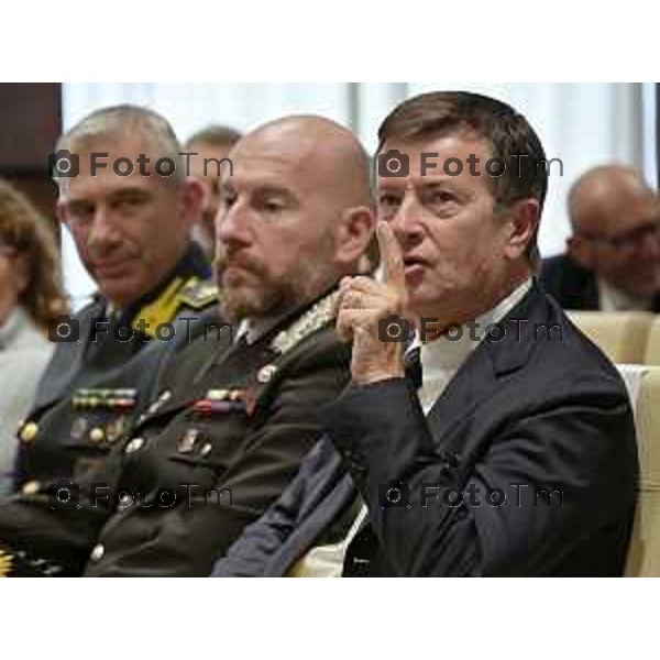 Foto Manzoni Tiziano/LaPresse 10-11-2023 Bergamo Italia- Cronaca Bergamo apertura festival Città Impresa 2023 Giorgio Gori sindaco di Bg fa silenzio sittisce indica dito