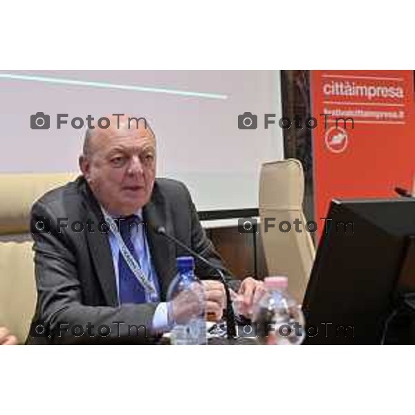 Foto Manzoni Tiziano/LaPresse 10-11-2023 Bergamo Italia- Cronaca Bergamo apertura festival Città Impresa 2023 Gilberto Pichetto Fratin, ministro dell\'Ambiente e della Sicurezza energetica