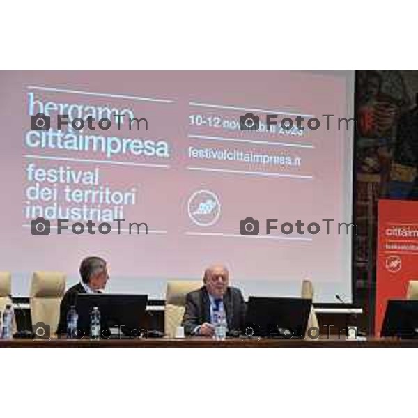 Foto Manzoni Tiziano/LaPresse 10-11-2023 Bergamo Italia- Cronaca Bergamo apertura festival Città Impresa 2023 Gilberto Pichetto Fratin, ministro dell\'Ambiente e della Sicurezza energetica