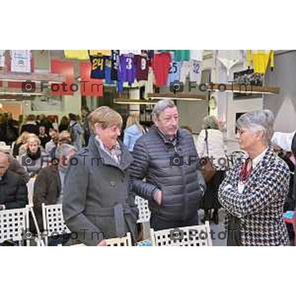 Foto Manzoni Tiziano/LaPresse 10-11-2023 Bergamo Italia- Cronaca Seriate presentazione del libro Bolt e i suoi fratelli di Paolo Marabini Biblioteca Dello Sport con la presenza del campione Elia Viviani