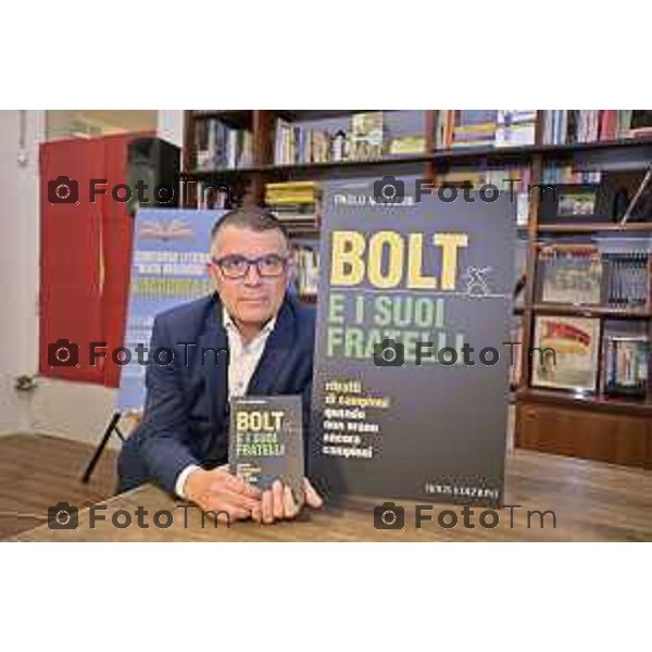 Foto Manzoni Tiziano/LaPresse 10-11-2023 Bergamo Italia- Cronaca Seriate presentazione del libro Bolt e i suoi fratelli di Paolo Marabini Biblioteca Dello Sport con la presenza del campione Elia Viviani