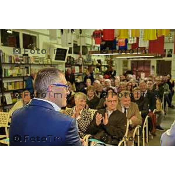 Foto Manzoni Tiziano/LaPresse 10-11-2023 Bergamo Italia- Cronaca Seriate presentazione del libro Bolt e i suoi fratelli di Paolo Marabini Biblioteca Dello Sport con la presenza del campione Elia Viviani