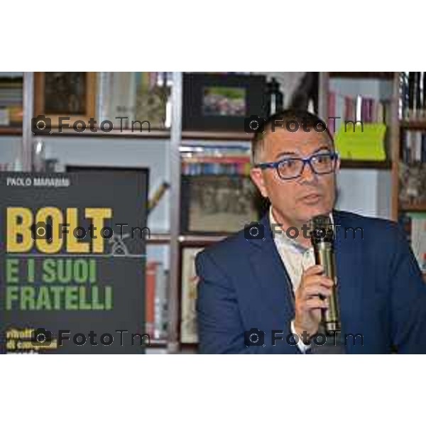 Foto Manzoni Tiziano/LaPresse 10-11-2023 Bergamo Italia- Cronaca Seriate presentazione del libro Bolt e i suoi fratelli di Paolo Marabini Biblioteca Dello Sport con la presenza del campione Elia Viviani