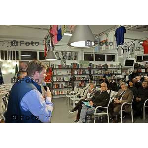Foto Manzoni Tiziano/LaPresse 10-11-2023 Bergamo Italia- Cronaca Seriate presentazione del libro Bolt e i suoi fratelli di Paolo Marabini Biblioteca Dello Sport con la presenza del campione Elia Viviani