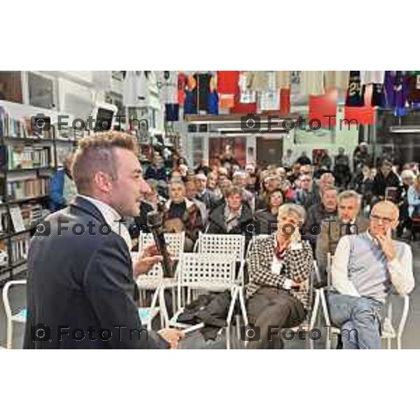 Foto Manzoni Tiziano/LaPresse 10-11-2023 Bergamo Italia- Cronaca Seriate presentazione del libro Bolt e i suoi fratelli di Paolo Marabini Biblioteca Dello Sport con la presenza del campione Elia Viviani