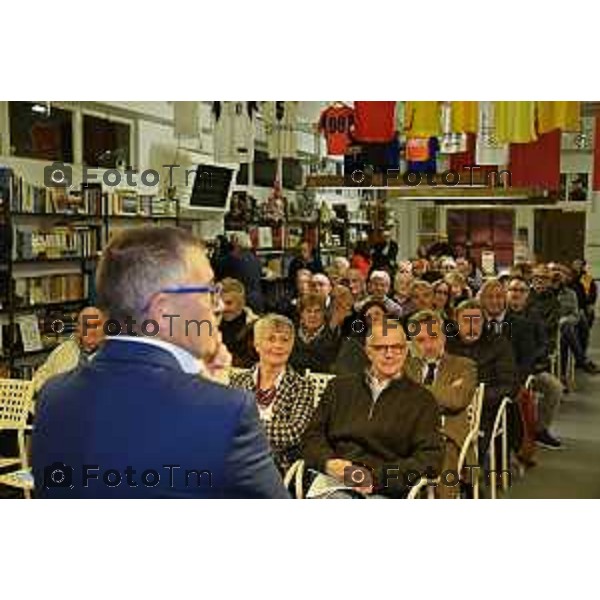 Foto Manzoni Tiziano/LaPresse 10-11-2023 Bergamo Italia- Cronaca Seriate presentazione del libro Bolt e i suoi fratelli di Paolo Marabini Biblioteca Dello Sport con la presenza del campione Elia Viviani