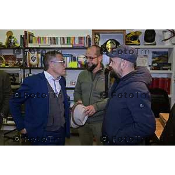 Foto Manzoni Tiziano/LaPresse 10-11-2023 Bergamo Italia- Cronaca Seriate presentazione del libro Bolt e i suoi fratelli di Paolo Marabini Biblioteca Dello Sport con la presenza del campione Elia Viviani