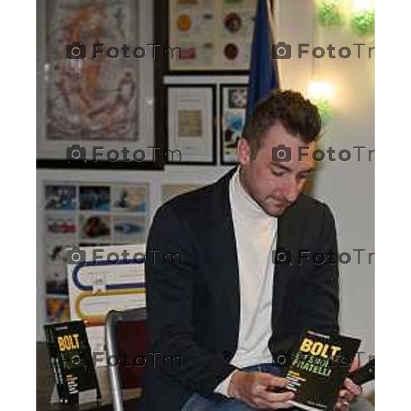 Foto Manzoni Tiziano/LaPresse 10-11-2023 Bergamo Italia- Cronaca Seriate presentazione del libro Bolt e i suoi fratelli di Paolo Marabini Biblioteca Dello Sport con la presenza del campione Elia Viviani