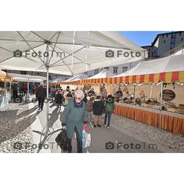 Tiziano Manzoni/LaPresse 17-11- 2023 Bergamo, Italia Cronaca Bergamo celebra la passione per il cioccolato nella prima Festa del Cioccolato in Piazza della Cittadella