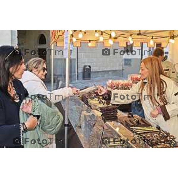 Tiziano Manzoni/LaPresse 17-11- 2023 Bergamo, Italia Cronaca Bergamo celebra la passione per il cioccolato nella prima Festa del Cioccolato in Piazza della Cittadella