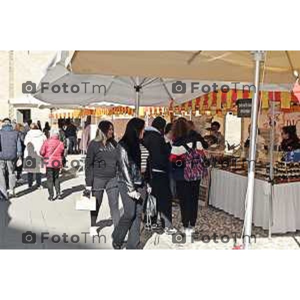 Tiziano Manzoni/LaPresse 17-11- 2023 Bergamo, Italia Cronaca Bergamo celebra la passione per il cioccolato nella prima Festa del Cioccolato in Piazza della Cittadella