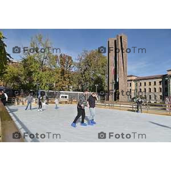 Foto Manzoni Tiziano/LaPresse 18-11-2023 Bergamo Italia- Cronaca Orhan Bergamo al via Villaggio di Natale con confesercenti e Sergio Gandi vicesindaco