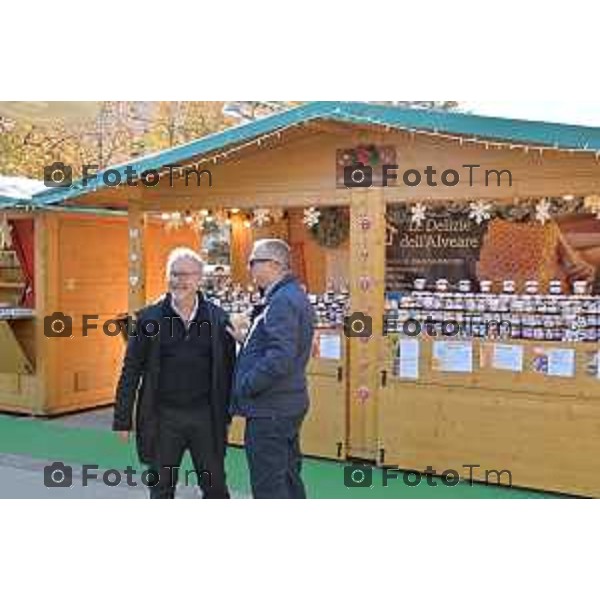 Foto Manzoni Tiziano/LaPresse 18-11-2023 Bergamo Italia- Cronaca Orhan Bergamo al via Villaggio di Natale con confesercenti e Sergio Gandi vicesindaco