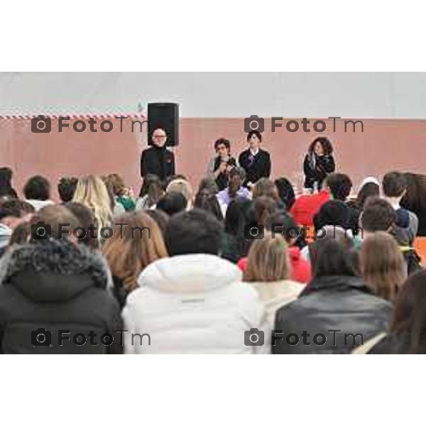 Foto Manzoni Tiziano/LaPresse 22-11-2023 Bergamo Italia- Cronaca Inzago MI Venerina Sofia interviene in una scuola contro il femminicidio iniziativa di fondazione Ospedale Marchesi